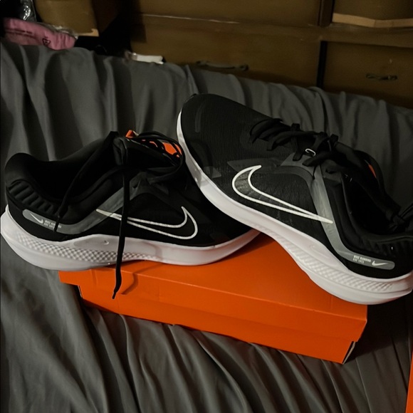 Nike Black and White Running Sneakers - Picture 3 of 6